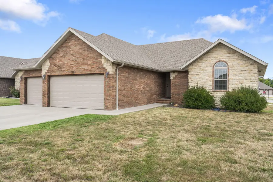 879 E Baracuda Drive, Nixa, MO 65714 - Image #2