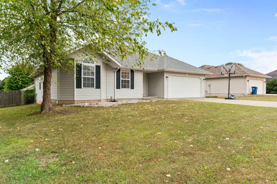 435 N Claremont Place, Republic, MO 65738 - Image #2