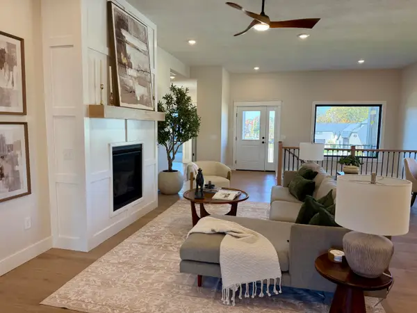 702 S Thornridge Drive, Springfield, MO 65809