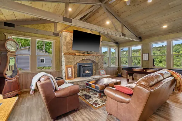 1612 Acacia Club Road, Hollister, MO 65672