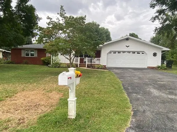 906 W Pearl Street, Aurora, MO 65605