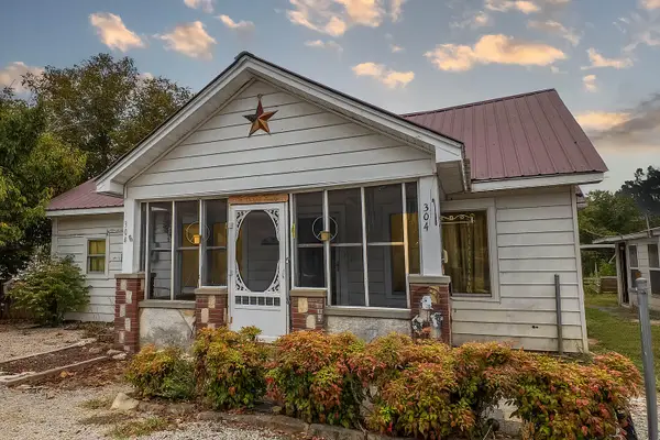 304 W Church Street, Salem, AR 72576