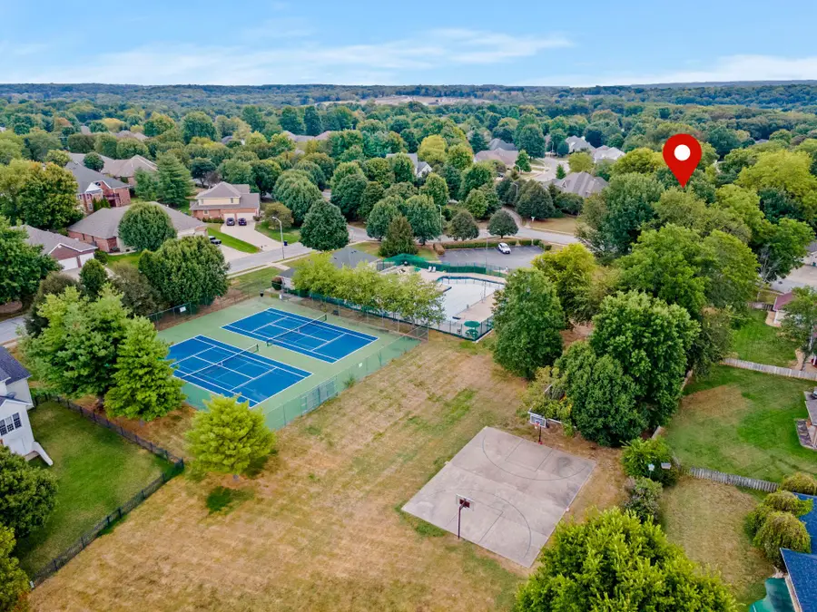 2118 S Forrest Heights Avenue, Springfield, MO 65809 - Image #2