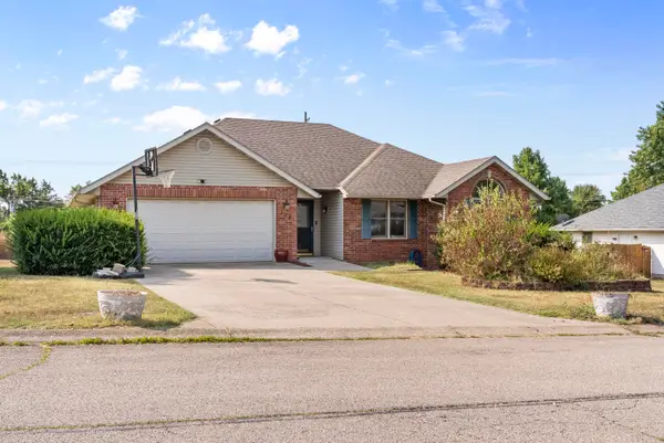 328 Driftwood Drive, Lebanon, MO 65536