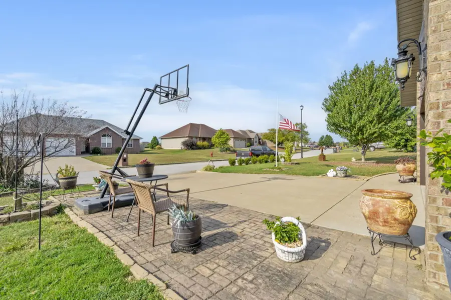 307 E Cypress Street, Clever, MO 65631 - Image #3