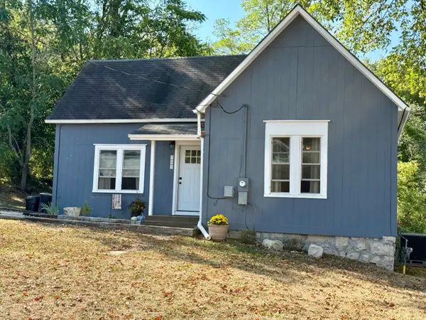 305 E Webster Avenue, Ava, MO 65608