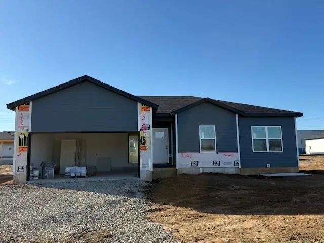 135 Maverick Drive, Mount Vernon, MO 65712 - #1