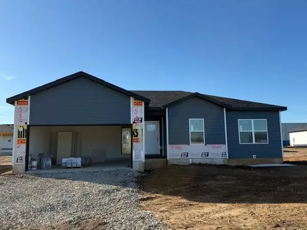 135 Maverick Drive, Mt Vernon, MO 65712