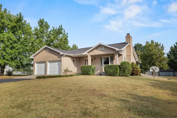 1011 W Tracker Road, Nixa, MO 65714