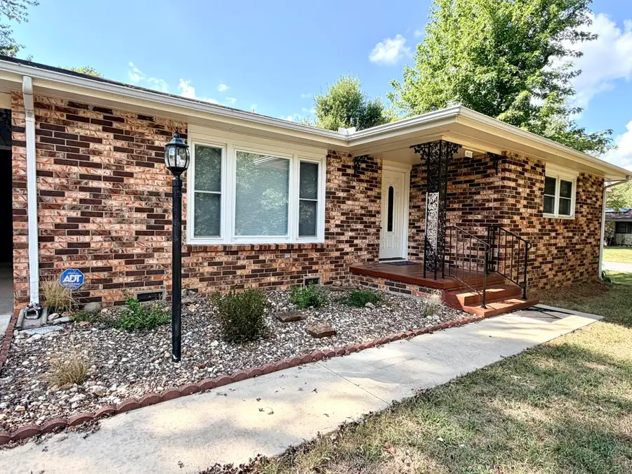 1015 Mcphail Drive, Aurora, MO 65605 - Image #2