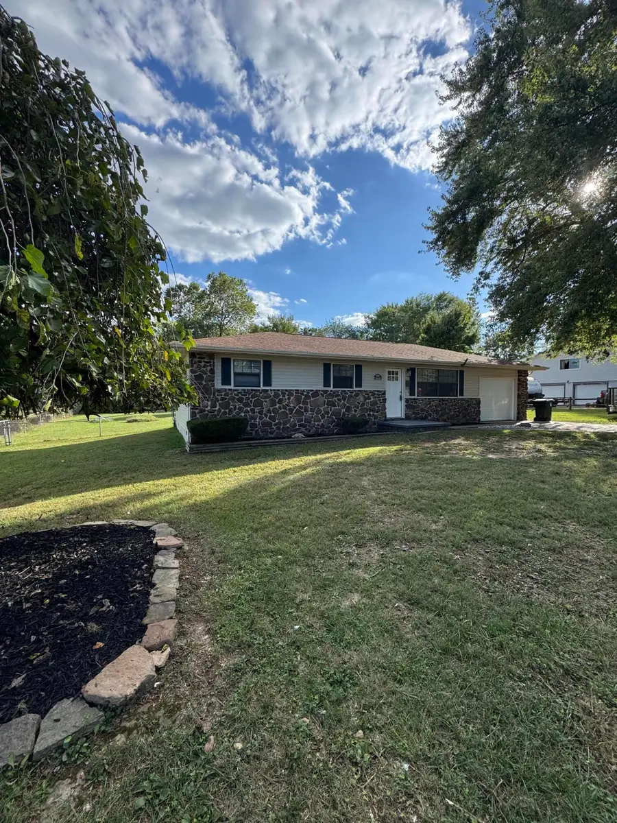 808 E Walnut Street, Aurora, MO 65605 - Image #2