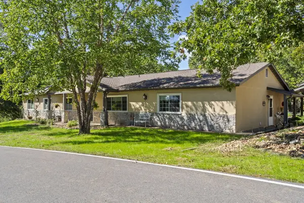 2853 Pioneer Point Road, Galena, MO 65656