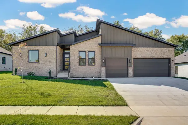 1688 E Cobblestone Drive, Ozark, MO 65721