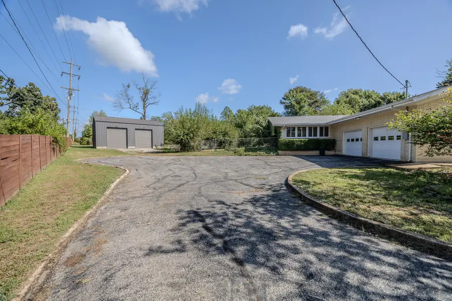 376 Sunset Drive, Lebanon, MO 65536 - Image #2