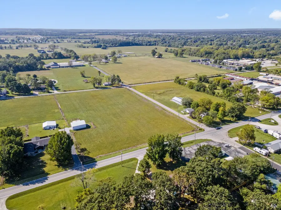 1402 E Church Street, Aurora, MO 65605 - Image #2