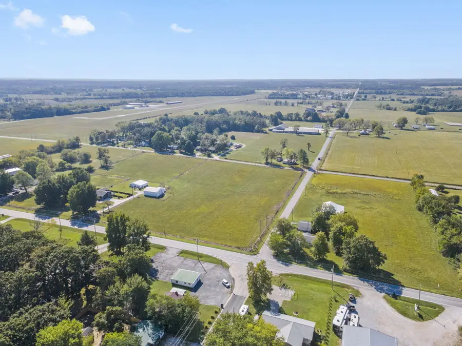 1402 E Church Street, Aurora, MO 65605 - Image #3