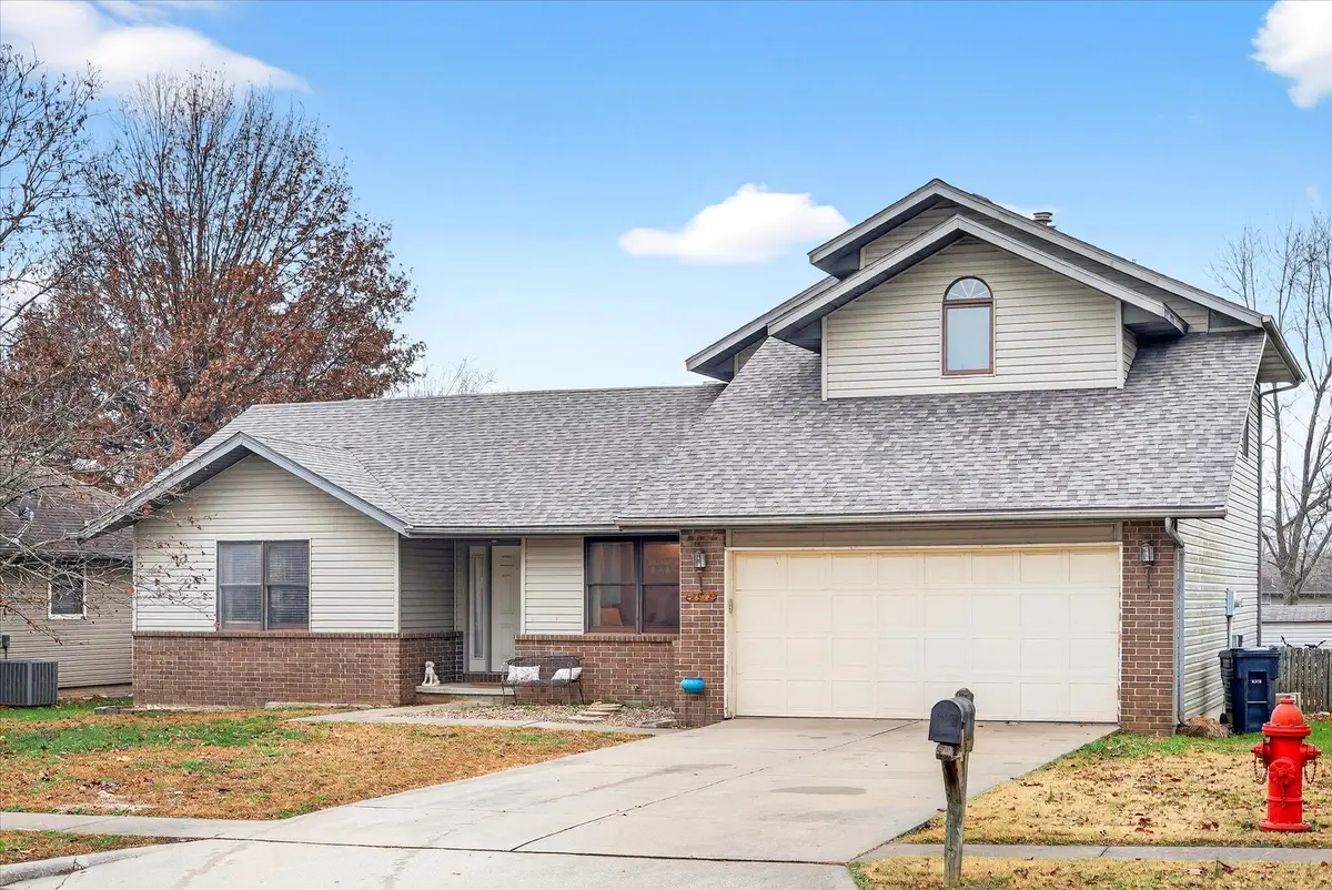 2571 N Honeysuckle Way, Springfield, MO 65802 - Image #1