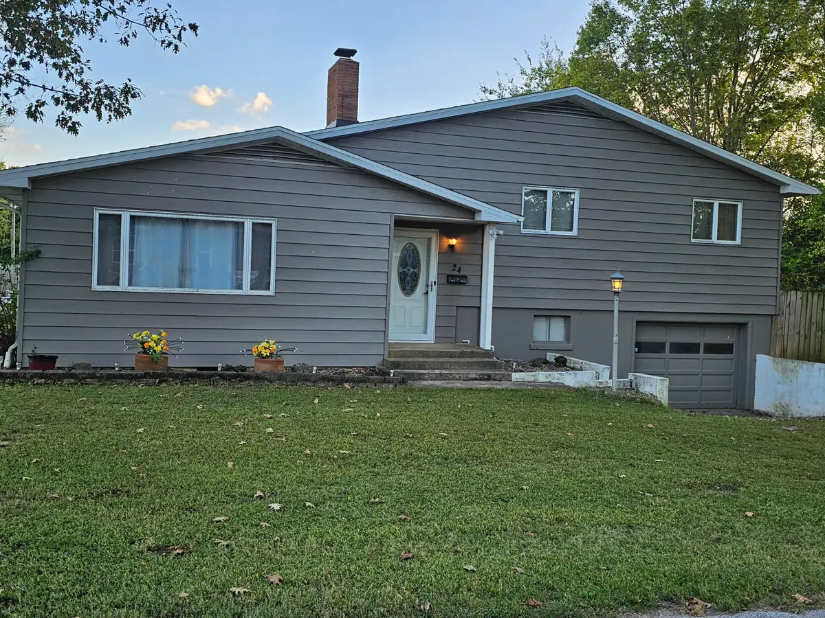 24 W Plumb Street, Aurora, MO 65605 - Image #1