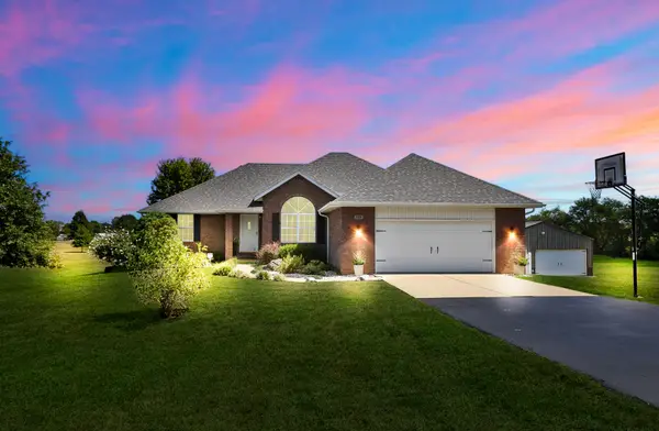 810 Moon Valley Road, Ozark, MO 65721