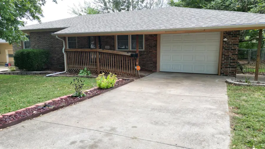 1208 E Austin Street, Bolivar, MO 65613 - Image #2