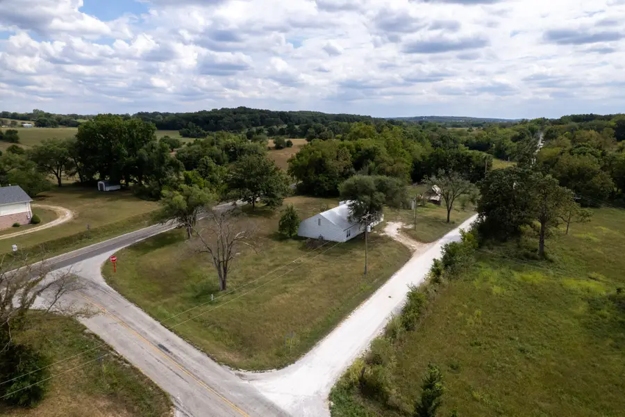 3818 S 28th Road #B, Dunnegan, MO 65640 - Image #2