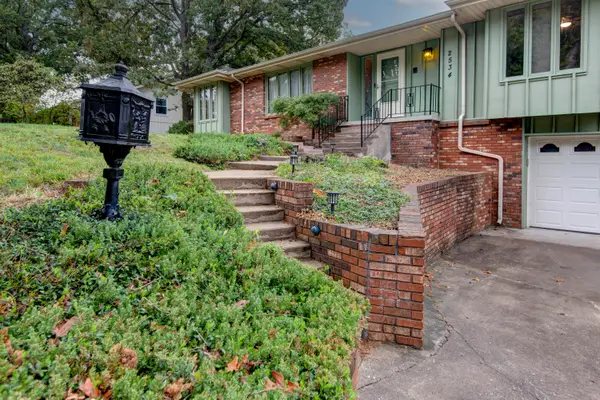 2534 W Grayrock Street, Springfield, MO 65810