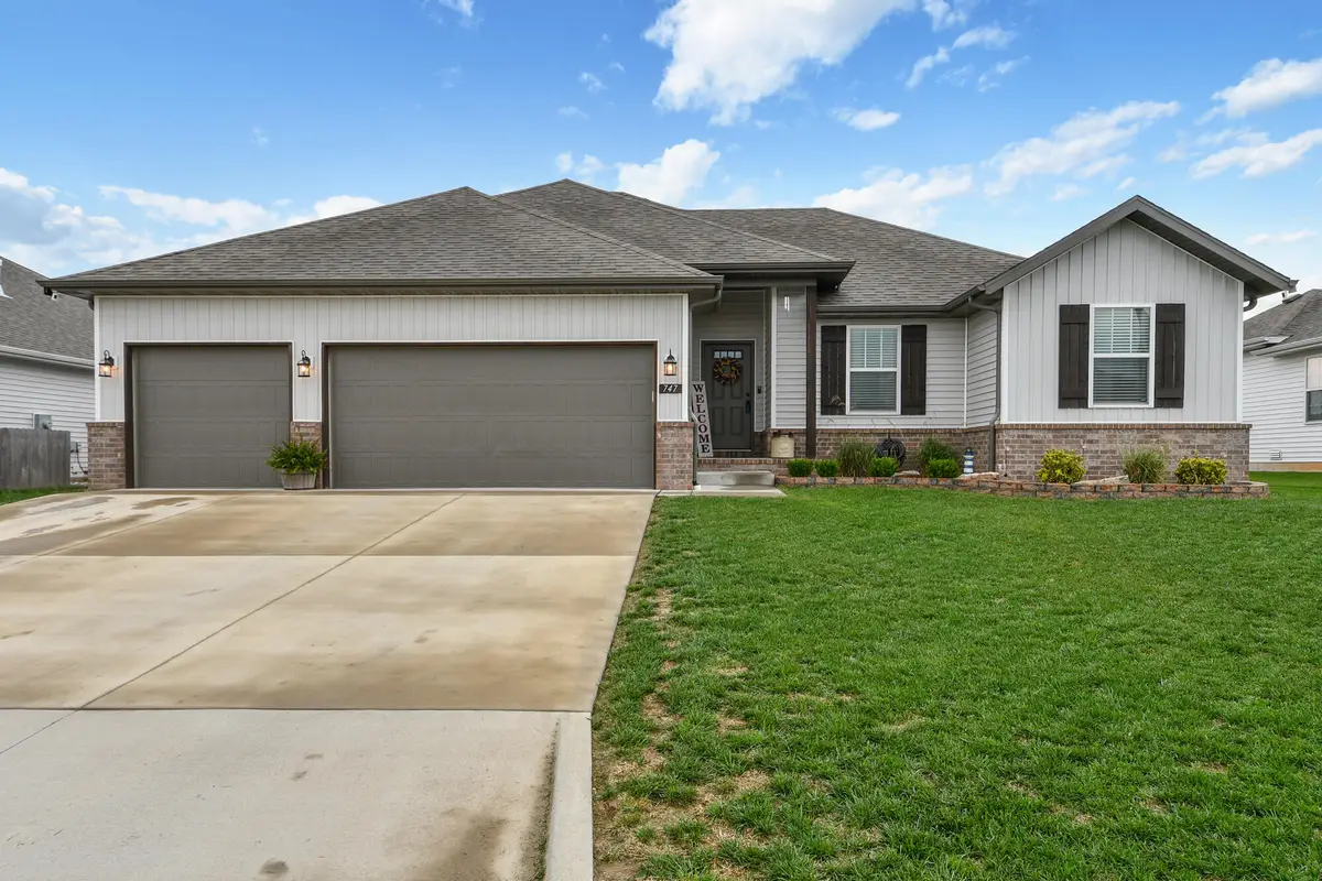 747 N Glenwood Avenue, Republic, MO 65738 - Image #1