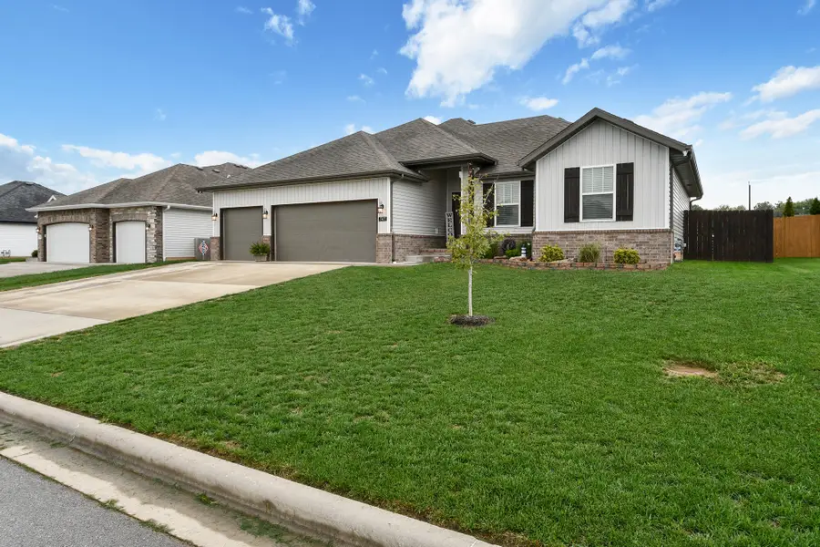 747 N Glenwood Avenue, Republic, MO 65738 - Image #2