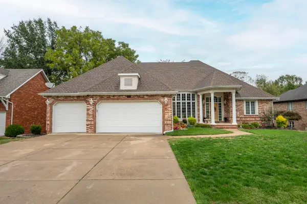 2328 S Celebration Avenue, Springfield, MO 65809