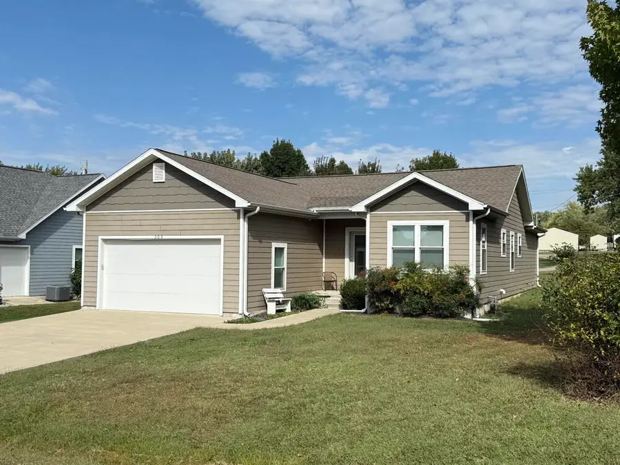 205 E Golden Avenue, El Dorado Springs, MO 64744 - Image #3