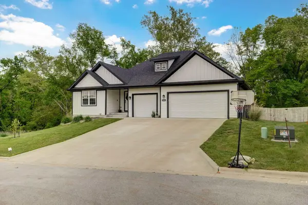 1611 E Hayloft Drive, Ozark, MO 65721