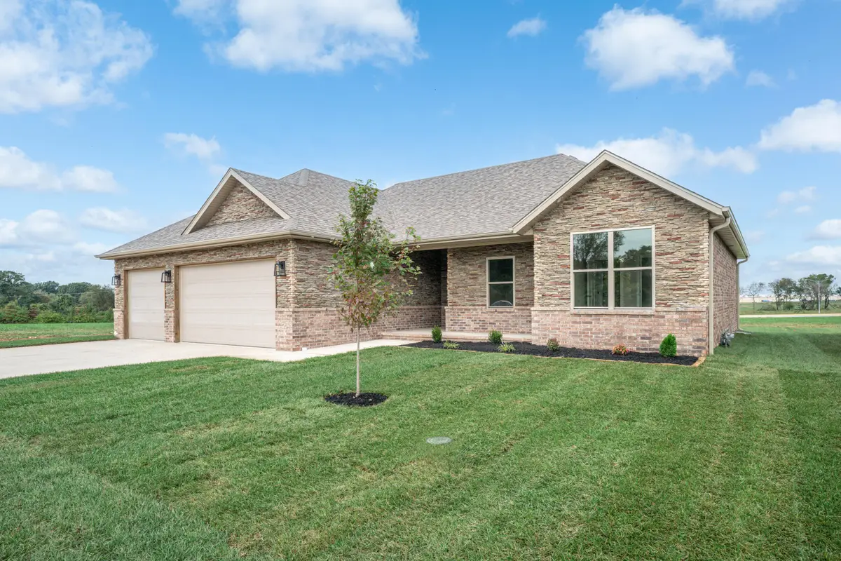 3825 W Broadmoor Street, Springfield, MO 65807 - Image #1