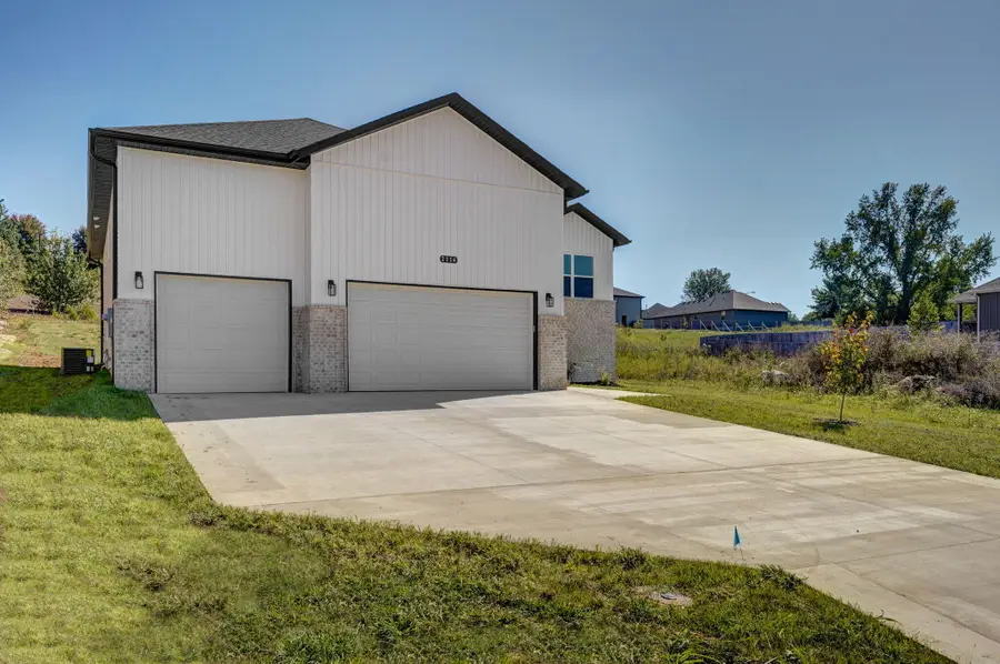 2116 N Bradbury Lane, Ozark, MO 65721 - Image #2