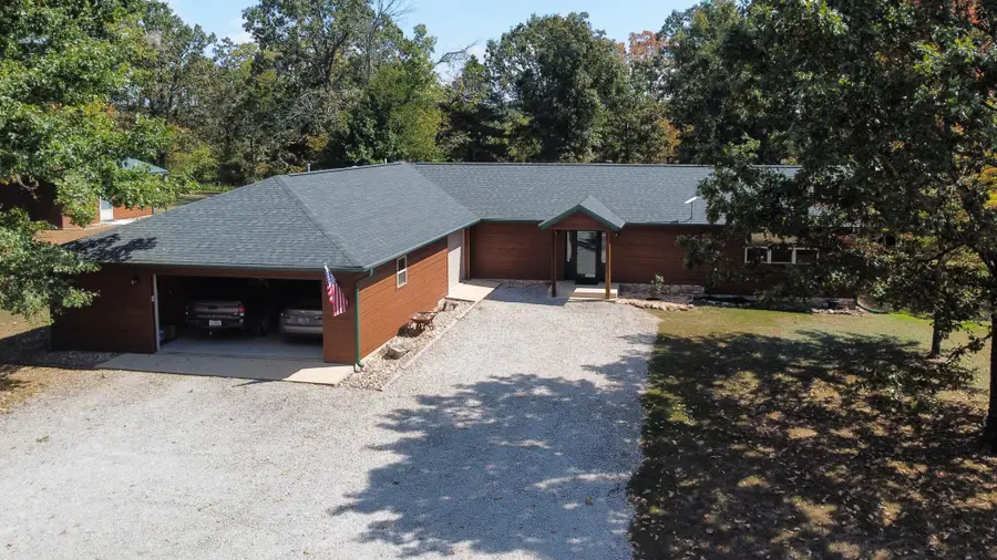 102 Lightning Springs Road, Protem, MO 65733 - Image #2