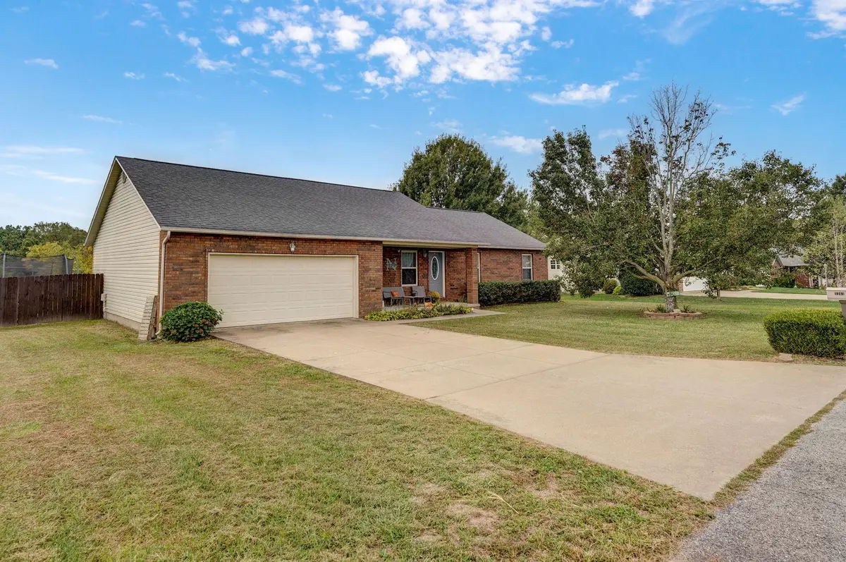 1161 Robins Nest Hill, Mount Vernon, MO 65712 - Image #1