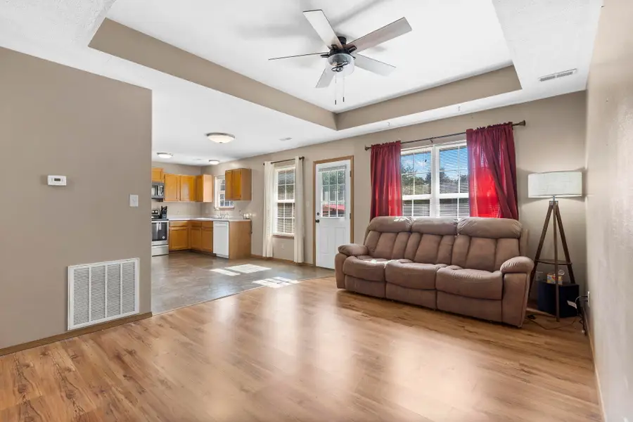 406 W Cline Street, Aurora, MO 65605 - Image #3