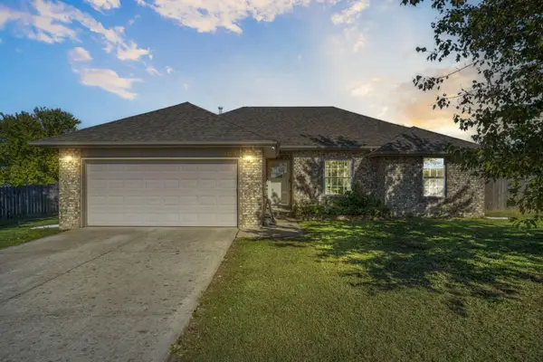 1901 E Overland Drive, Ozark, MO 65721