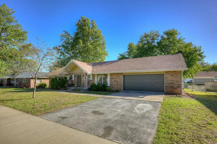 1106 Southern Hills, Carthage, MO 64836 - Image #2