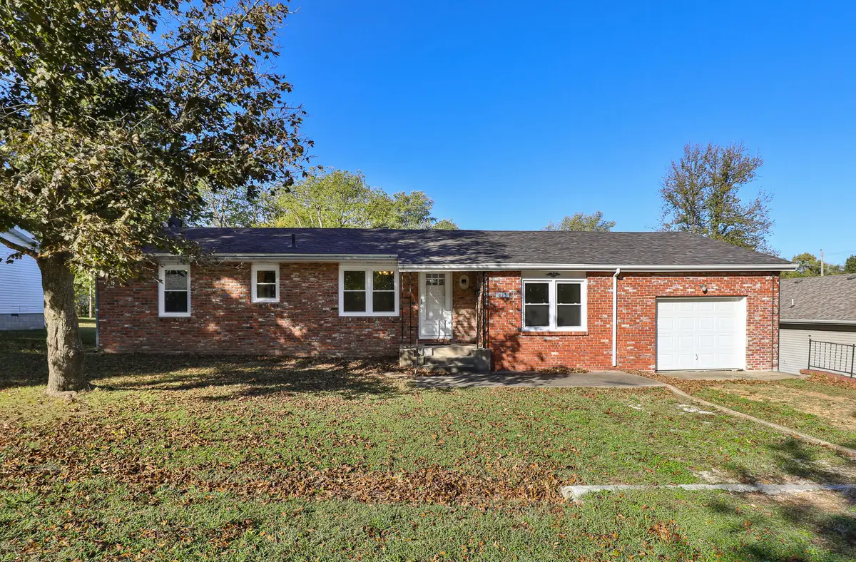 613 S Elgin Avenue, Bolivar, MO 65613 - Image #1