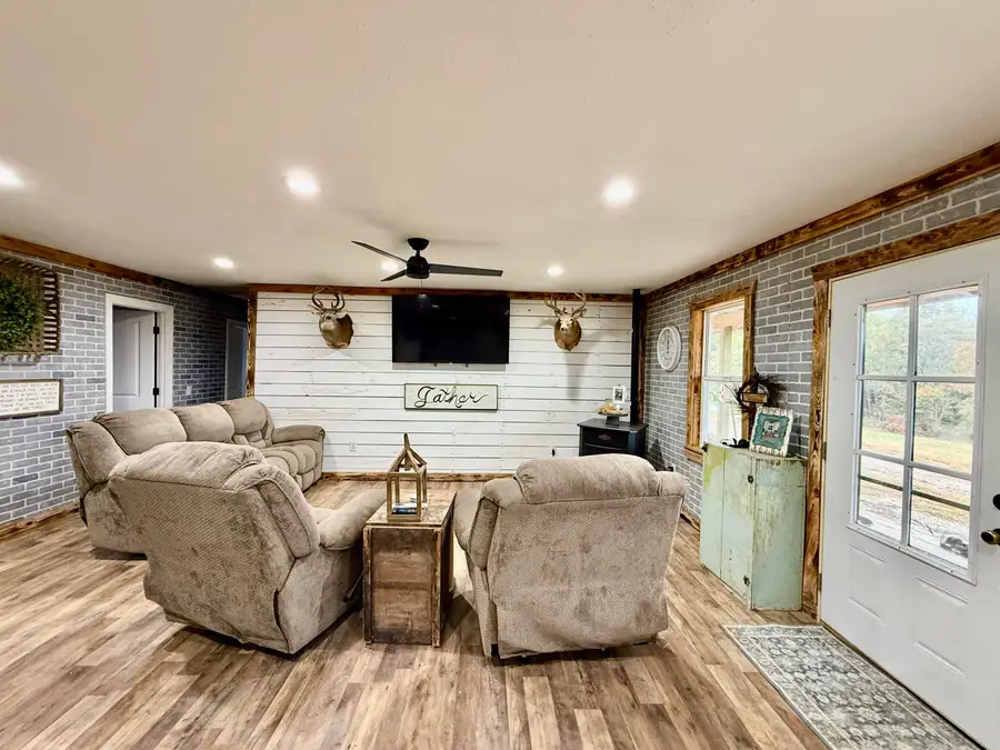 17456 Solo Road, Houston, MO 65483 - Image #2