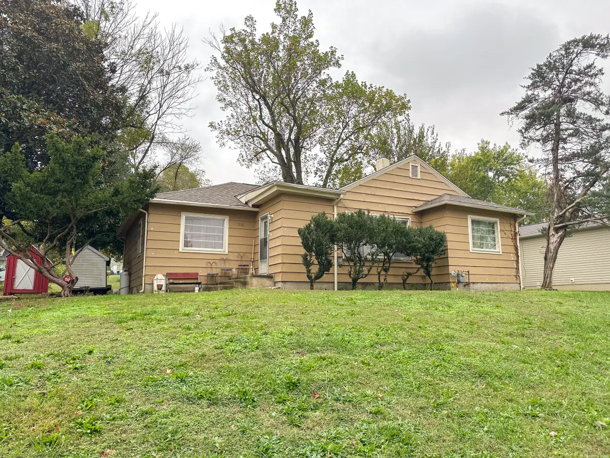 910 Renfrow Street, West Plains, MO 65775 - Image #1