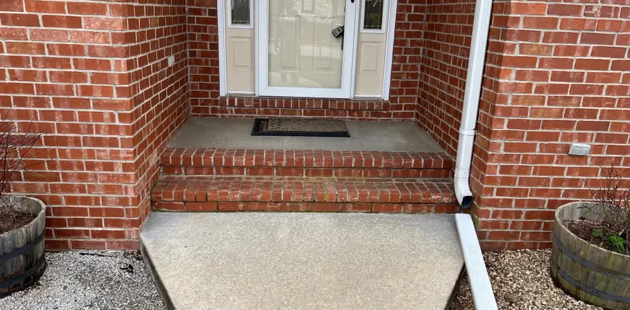 904 E Elizabeth Street, Republic, MO 65738 - #2