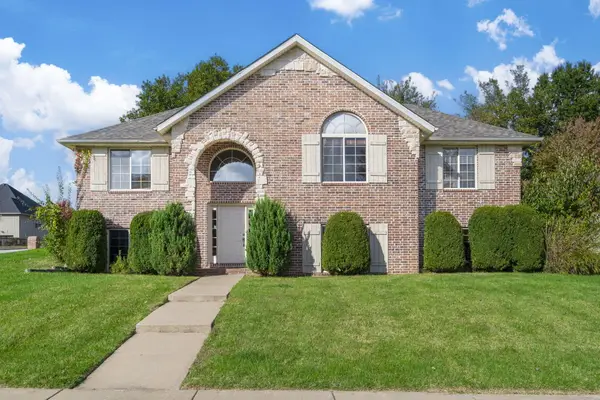608 S Yellowwood Drive, Springfield, MO 65809