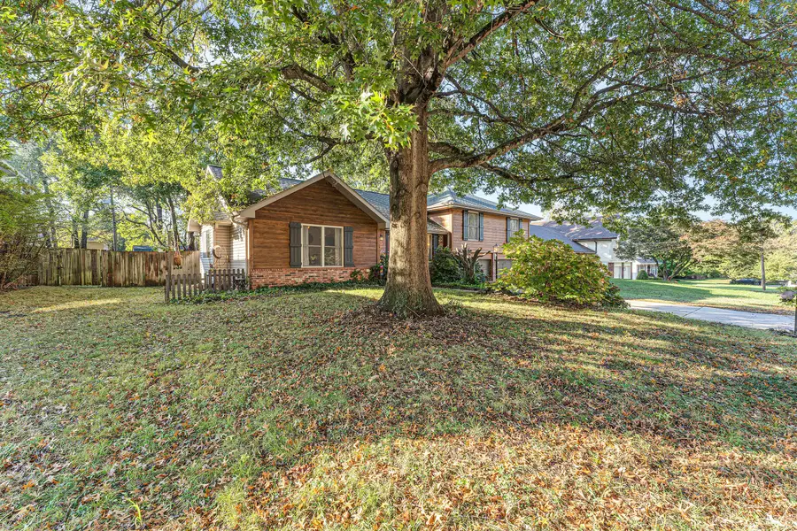 1036 E Manchester Drive, Springfield, MO 65810 - Image #2