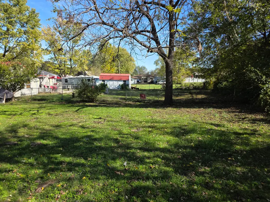 312 S Oak Avenue, Aurora, MO 65605 - Image #2