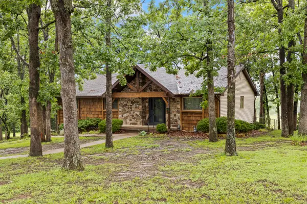 1004 White Oak Drive, El Dorado Springs, MO 64744