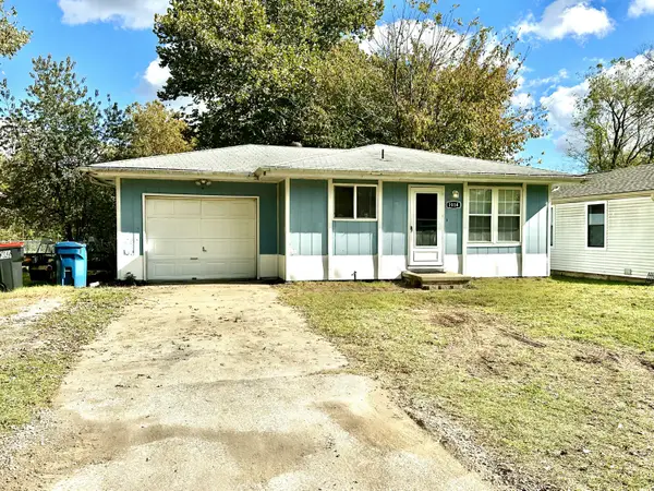 1914 N Lone Pine Avenue, Springfield, MO 65803