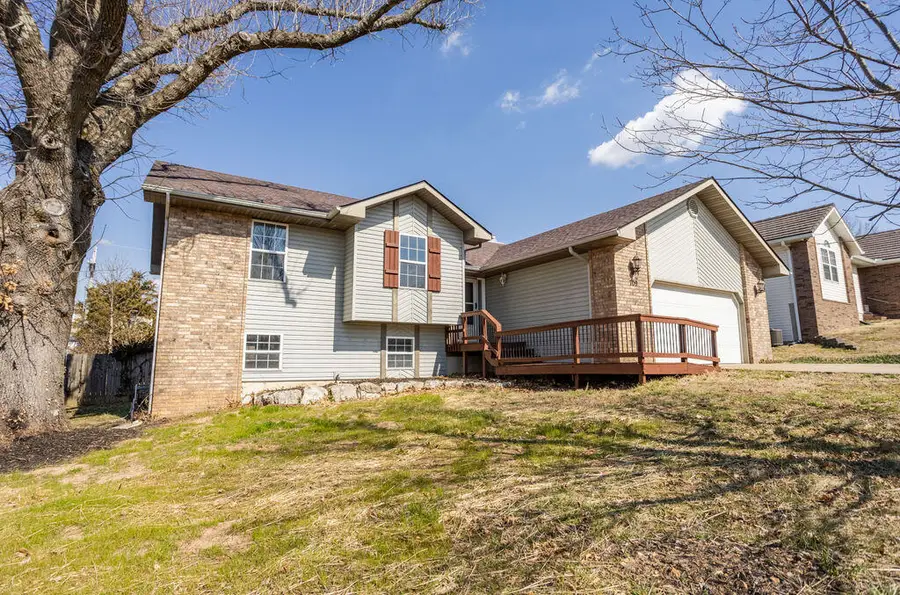 709 E Bryant Avenue, Ozark, MO 65721 - #2