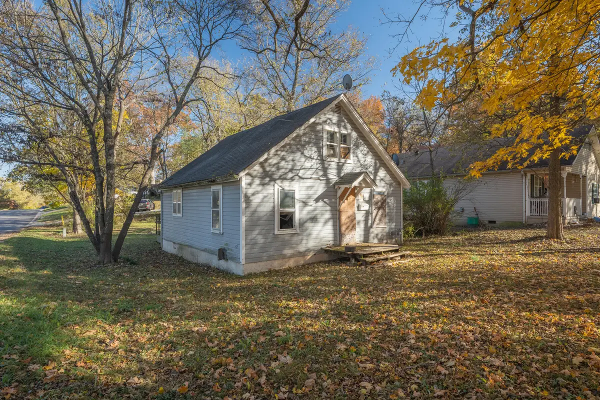 805 Hearrell, Neosho, MO 64850 - #1