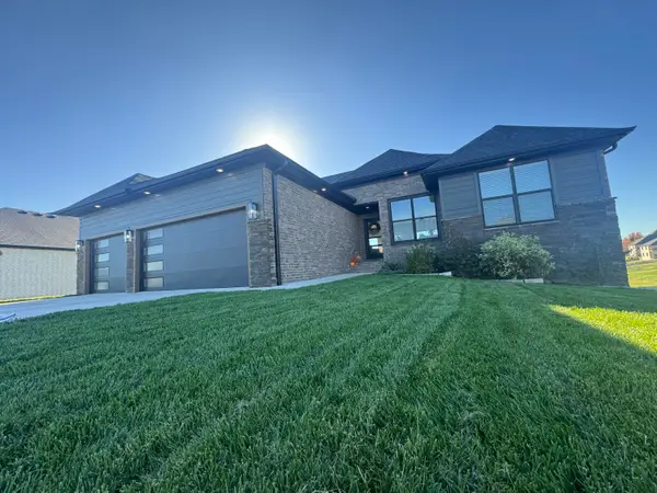 1261 W Sage Court, Springfield, MO 65810